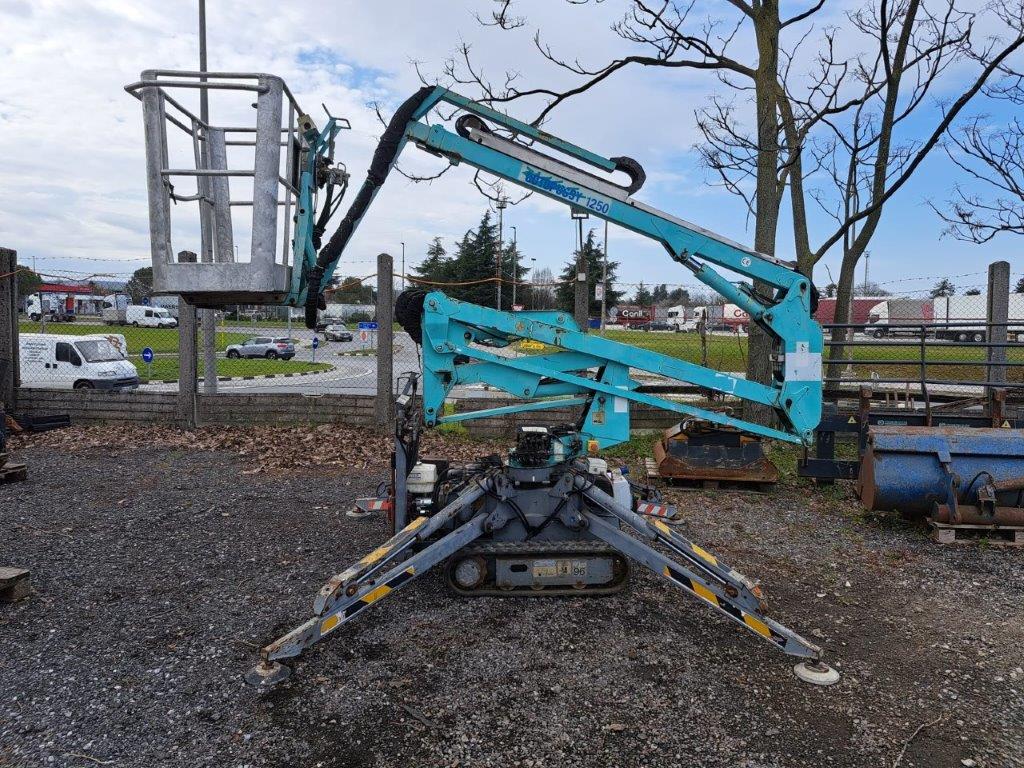 samohodna teleskopska ploščad OIL & STEEL OCTOPUSSY1250